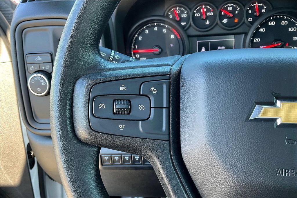 Used 2025 Chevrolet Silverado 2500 W/T RWD image 9
