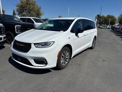 Used 2024 Chrysler Pacifica Limited