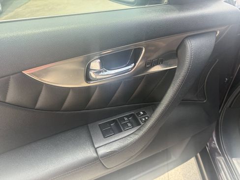 Used 2011 INFINITI FX35 AWD w/ Premium Pkg image 17