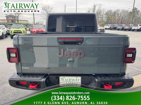 Used 2025 Jeep Gladiator Rubicon w/ Convenience Group AWD/4WD image 7