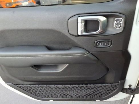 Used 2023 Jeep Wrangler Unlimited Sahara image 22