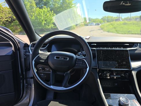 Used 2023 Jeep Grand Cherokee L Altitude AWD/4WD image 14