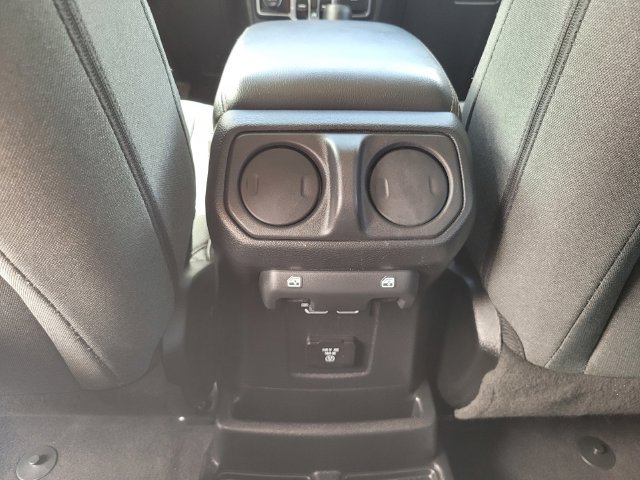 Used 2024 Jeep Wrangler Unlimited Sahara AWD/4WD image 17