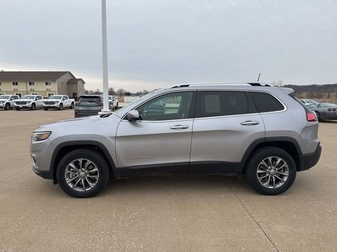 Used 2019 Jeep Cherokee Latitude Plus w/ Cold Weather Group image 6