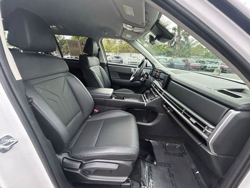 Used 2025 Hyundai Santa Fe SEL FWD image 23