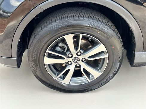 Used 2017 Toyota RAV4 XLE FWD image 29
