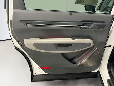 Used 2024 Kia EV9 Land image 28