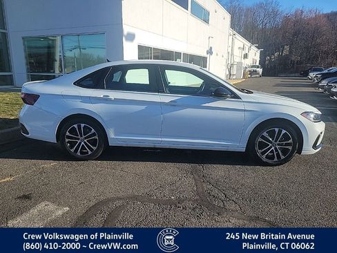 Certified 2025 Volkswagen Jetta Sport image 33