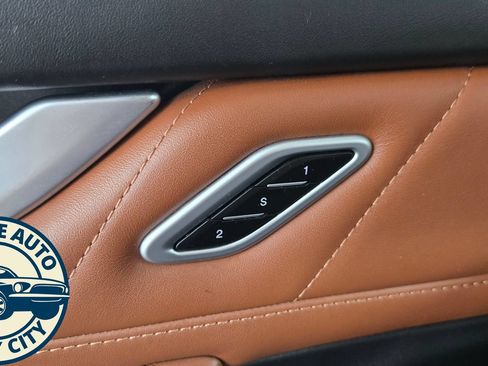 Used 2019 Maserati Levante GranLusso AWD/4WD image 25