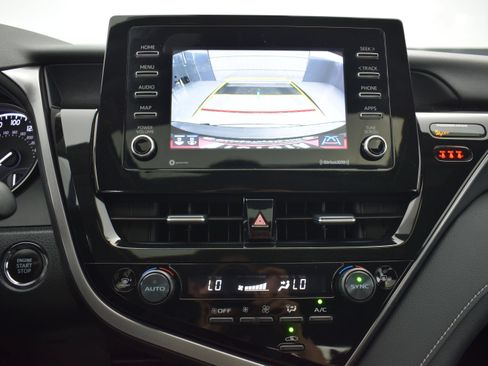 Used 2023 Toyota Camry SE w/ Cold Weather Package FWD image 17