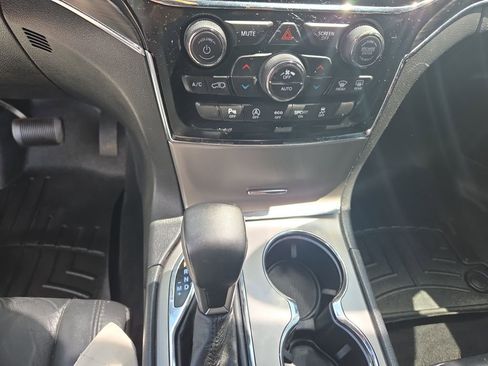 Used 2019 Jeep Grand Cherokee Limited AWD/4WD image 9