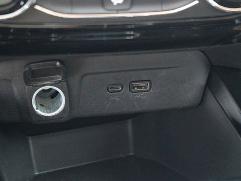 Used 2024 Chevrolet Trax LT FWD image 25