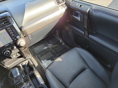 Certified 2020 Toyota 4Runner TRD Off-Road Premium w/ Moonroof Package image 18