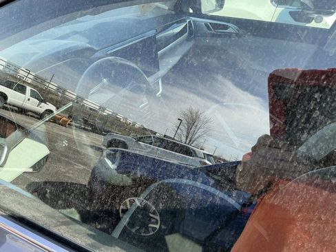 Used 2025 Volkswagen Taos SE image 23