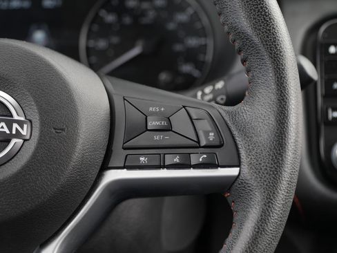 Used 2022 Nissan Kicks SR w/ Premium Package FWD image 19