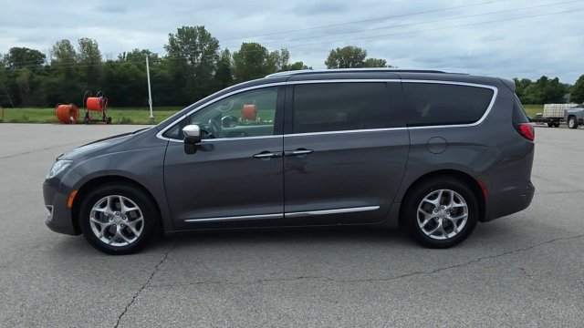 Used 2019 Chrysler Pacifica Limited w/ Advanced Safetytec Group FWD image 4