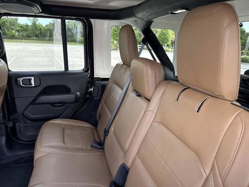 Used 2023 Jeep Wrangler Unlimited Sahara w/ Cold Weather Group AWD/4WD image 11