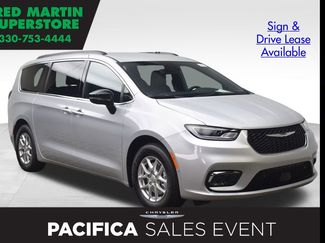 New 2026 Chrysler Pacifica Select image 1