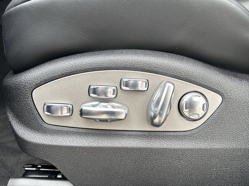 Certified 2026 Porsche Macan AWD/4WD image 8