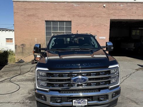 Used 2024 Ford F250 Lariat w/ Chrome Package image 3
