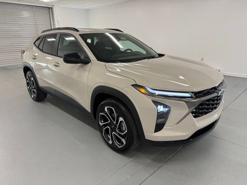 New 2026 Chevrolet Trax RS w/ Sunroof Package image 3