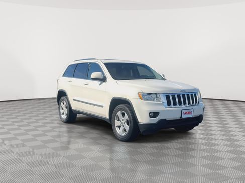Used 2012 Jeep Grand Cherokee Laredo image 3
