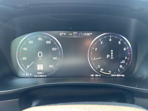 Used 2020 Volvo XC40 T4 Momentum FWD image 13