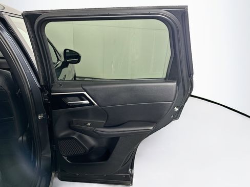 Used 2024 Mitsubishi Outlander SE image 29