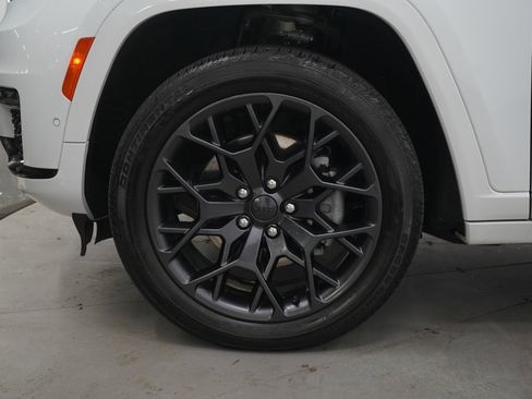 Used 2025 Jeep Grand Cherokee L Summit AWD/4WD image 32