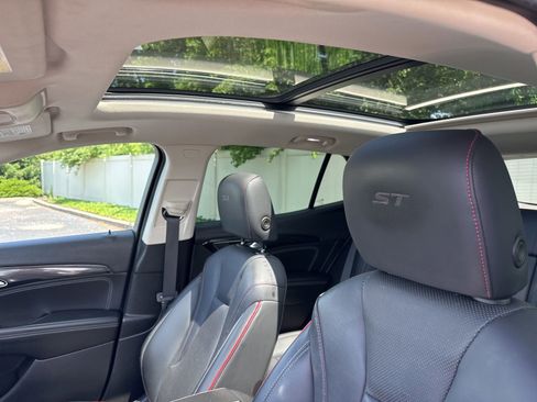 Used 2023 Buick Envision Essence w/ Sport Touring Package FWD image 21