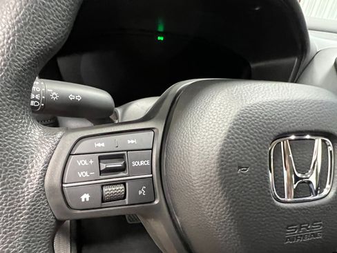 Used 2025 Honda HR-V LX image 17