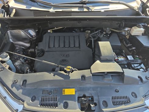 Used 2015 Toyota Highlander Plus image 32