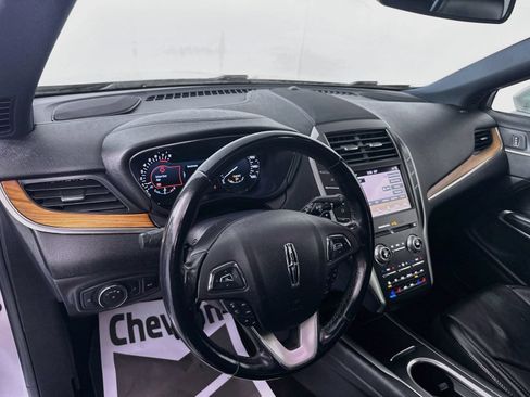 Used 2019 Lincoln MKC Reserve FWD image 9