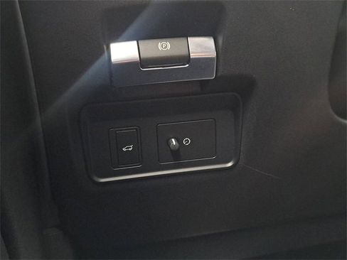 Certified 2023 Land Rover Range Rover Evoque SE image 22