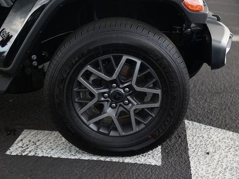 New 2026 Jeep Wrangler Unlimited Sahara AWD/4WD image 8