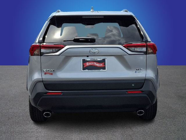 Used 2025 Toyota RAV4 XLE AWD/4WD image 5