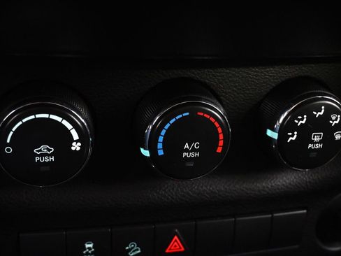 Used 2014 Jeep Wrangler Sport w/ Connectivity Group AWD/4WD image 28