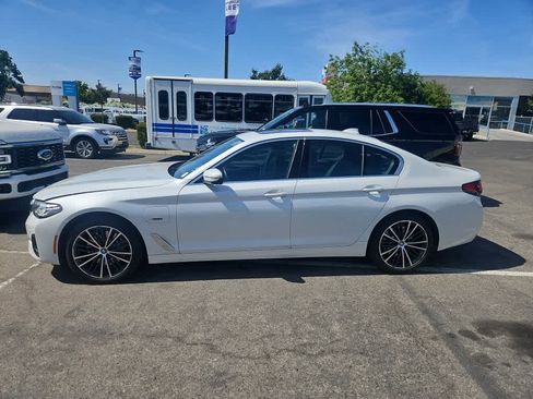 Used 2023 BMW 530e xDrive w/ Premium Package AWD/4WD image 5