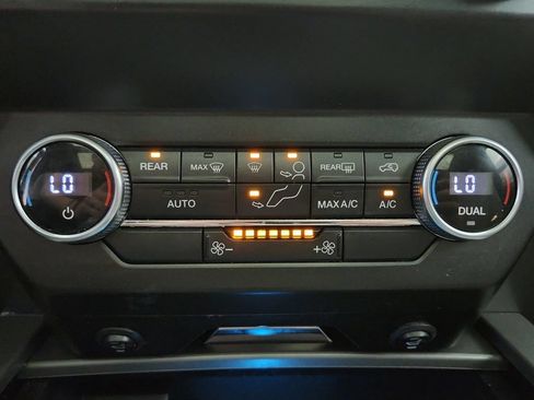 Used 2020 Ford Expedition XLT w/ Equipment Group 201A AWD/4WD image 18