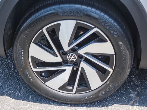 Used 2024 Volkswagen Atlas SE FWD image 11