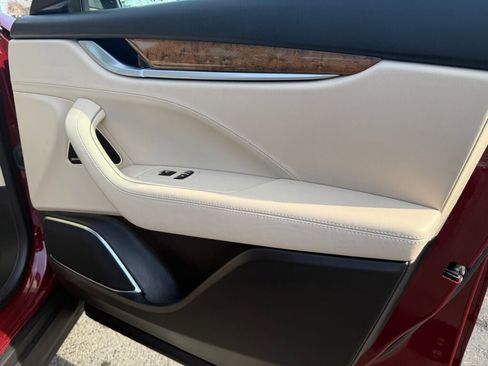 Used 2017 Maserati Levante S image 27