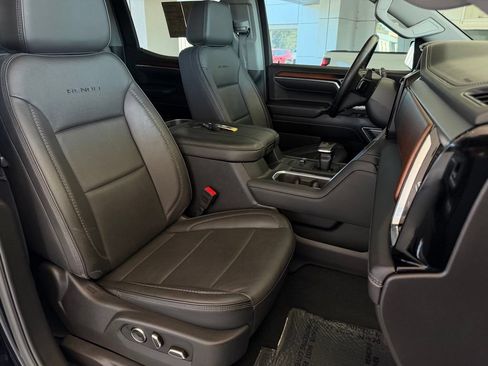 Used 2025 GMC Sierra 1500 Denali w/ Denali Reserve Package AWD/4WD image 17
