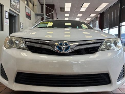 Used 2013 Toyota Camry LE FWD image 4