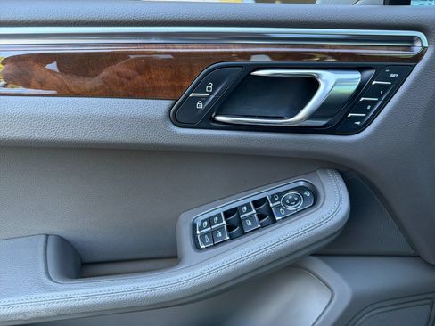 Certified 2023 Porsche Macan S AWD/4WD image 13