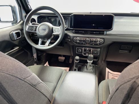 Used 2024 Jeep Wrangler Sahara image 43