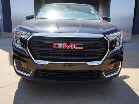 Used 2024 GMC Terrain SLE AWD/4WD image 3