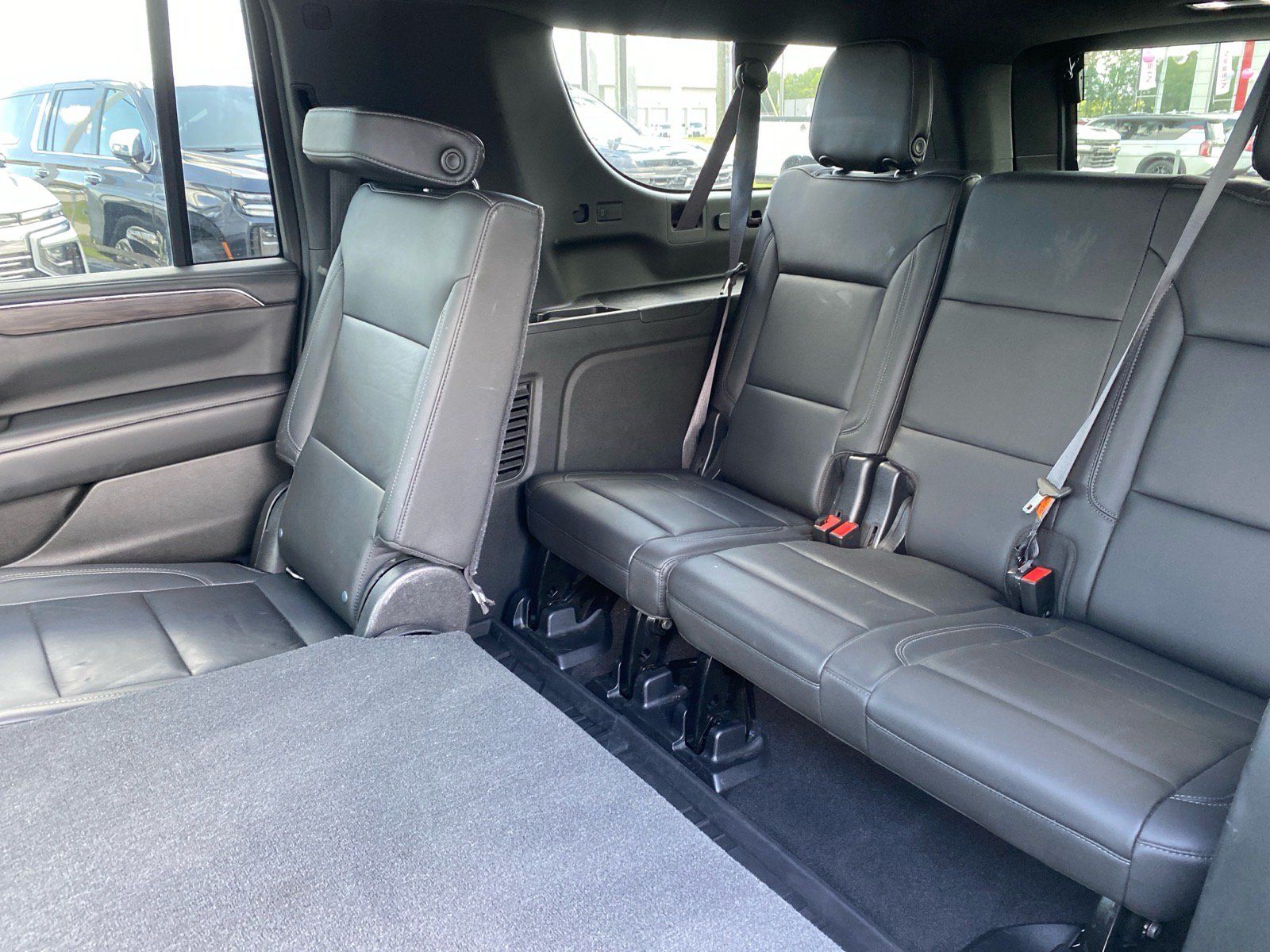 Used 2021 Chevrolet Suburban LT w/ LT Signature Package RWD image 21