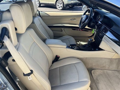 Used 2012 BMW 335i Convertible image 12