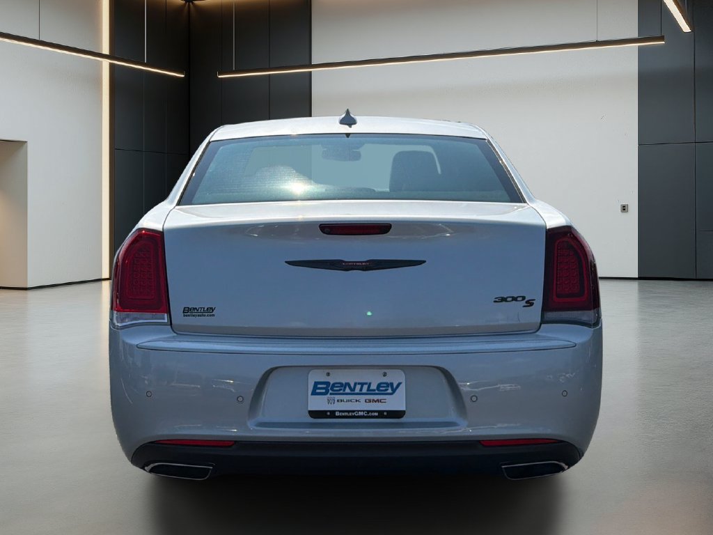 Used 2022 Chrysler 300 S RWD image 5