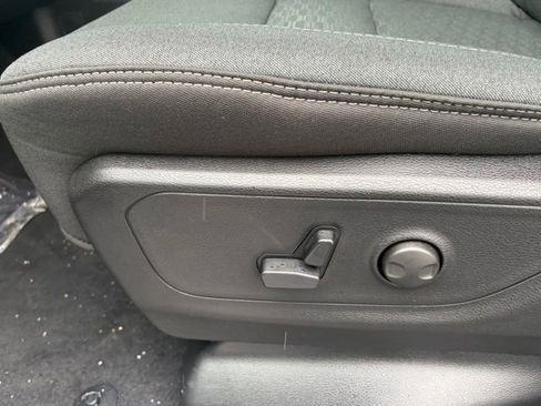 New 2026 RAM 1500 4x4 Crew Cab image 15